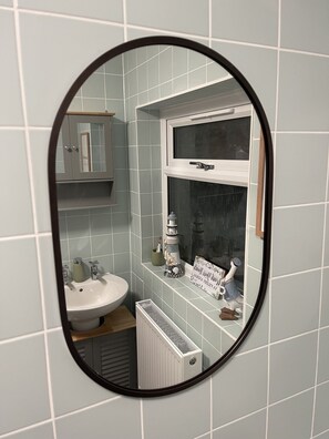 Towels, soap, shampoo, toilet paper