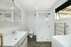 Dusche, Handtücher, Seife, Toilettenpapier