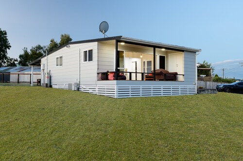 LAKE VIEW RETREAT - Relax, Unwind, & Make Memories