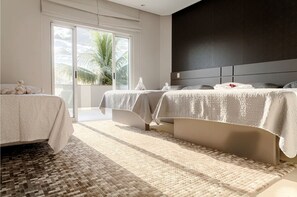 4 bedrooms, iron/ironing board, WiFi, bed sheets