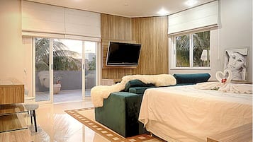 4 bedrooms, iron/ironing board, WiFi, bed sheets