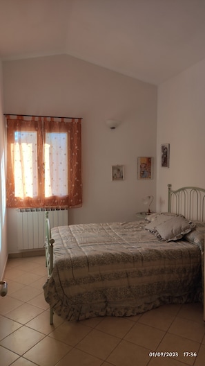2 bedrooms, free WiFi, bed sheets - 2.5 km from the sea of Levanto, on the first hill, in a green and quiet location (levanto)