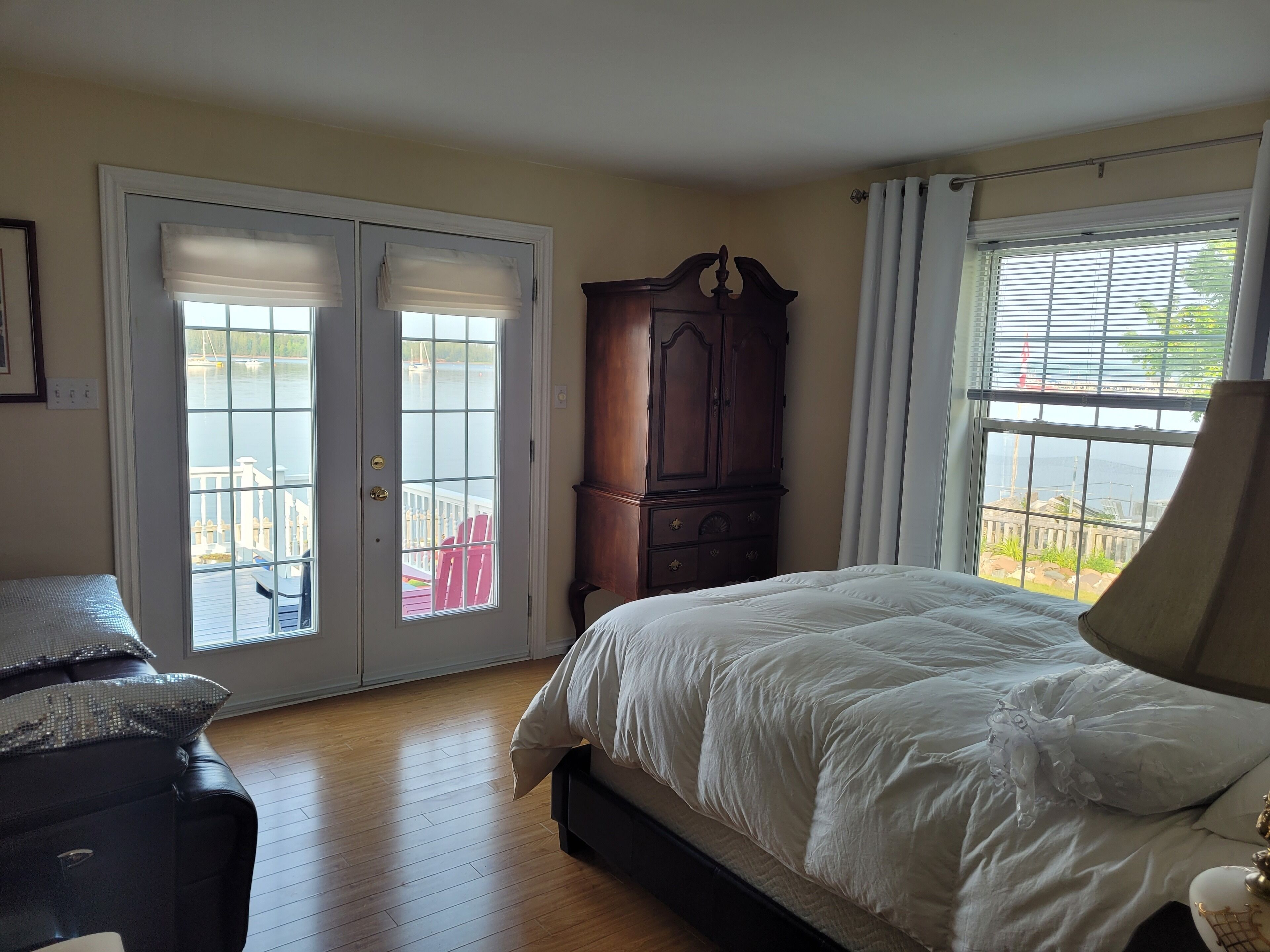 3 chambres, fer et planche à repasser, Wi-Fi, draps fournis