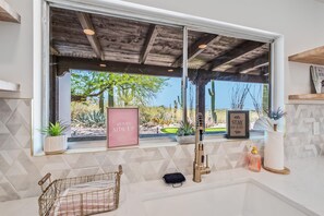 Interior - Desert Lux! Peaceful/private+2 minutes from prime Foothills shopping/dining (Tucson)