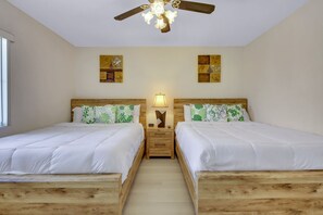 6 slaapkamers, een bureau, een strijkplank/strijkijzer, wifi