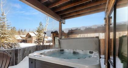 Impressive, brand new modern residence in Whitefish. Close to downtown, lake and ski bus!