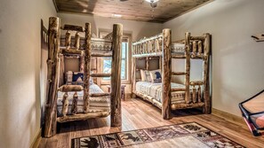 4 bedrooms, iron/ironing board, free WiFi, bed sheets - Black Bear Falls - Mountain Views | Outdoor Living | Hot Tub (Blue Ridge)
