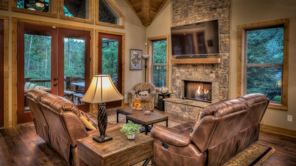 テレビ、暖炉、テレビゲーム、テーブルサッカー台