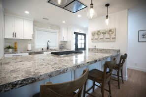 Fridge, microwave, oven, stovetop - Breezy Pool/Jac Home: 2 EnSuites & Game Room (Orange)