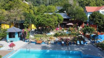 Outdoor pool, free pool cabanas, pool umbrellas