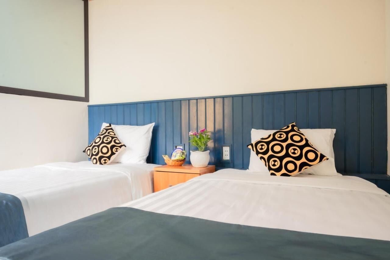 Bungalow Twin | In-room safe, desk, blackout drapes, soundproofing