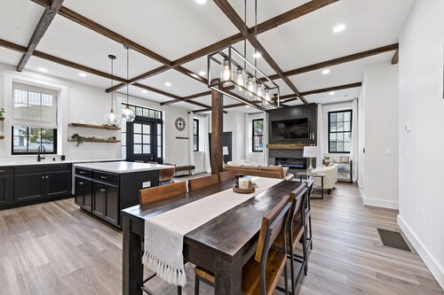 River view in Port Clinton! Minutes from Hawk Mountain, Cabela's!