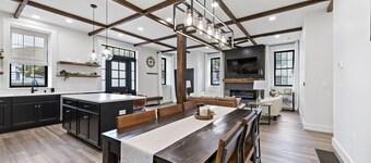 River view in Port Clinton! Minutes from Hawk Mountain, Cabela's!