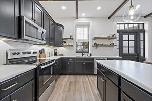 Fridge, microwave, oven, stovetop - River view in Port Clinton! Minutes from Hawk Mountain, Cabela's! (Port Clinton)