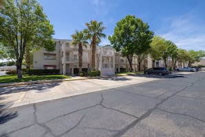 Exterior - Las Palmas Resort #1217 | All-Inclusive Amenities (Saint George)