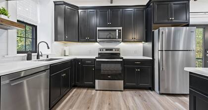 Riverview in Port Clinton! Minutes to Cabelas & Hawk Mountain!