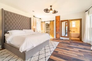 3 bedrooms, in-room safe, desk, iron/ironing board