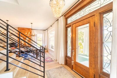 130 Yr Old Whimsical Gem On 1.3 River Front Acres