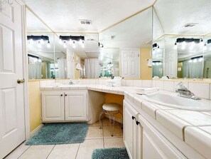 Combined shower/bathtub, hair dryer, towels, soap - Las Palmas Resort #107 | All-Inclusive Amenities (Saint George)