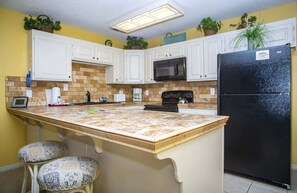 Coffee/tea maker, fridge, microwave, stovetop - Las Palmas Resort #107 | All-Inclusive Amenities (Saint George)