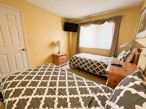 3 bedrooms, iron/ironing board, WiFi (free), bed sheets - Las Palmas Resort #107 | All-Inclusive Amenities (Saint George)