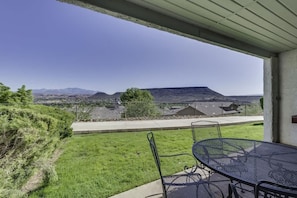 Outdoor dining - Las Palmas Resort #107 | All-Inclusive Amenities (Saint George)
