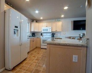 Coffee/tea maker, fridge, microwave, oven