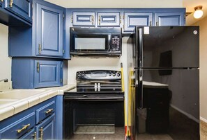 Coffee/tea maker, fridge, microwave, oven - Las Palmas Resort #1422 | All-Inclusive Amenities (Saint George)