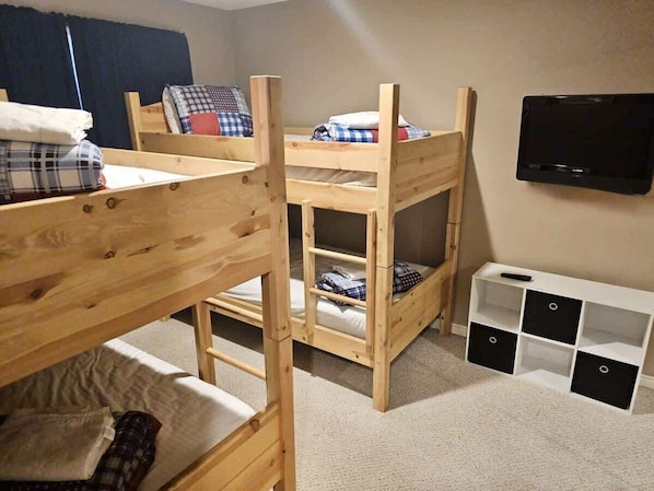 3 bedrooms, free WiFi, bed sheets
