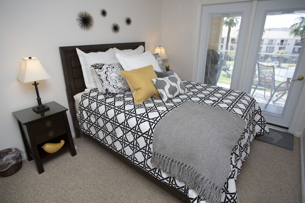 Pools Open! Poolside to 3 Pools at Las Palmas All Inclusive Amenity