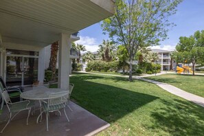 Outdoor dining - Las Palmas Resort #1904 | All-Inclusive Amenities (Saint George)
