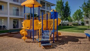 Unclassified image, 3 of 41, button - Las Palmas Resort #1904 | All-Inclusive Amenities (Saint George)