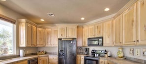 Coffee/tea maker, fridge, microwave, oven - Las Palmas Resort #1906 | All-Inclusive Amenities (Saint George)