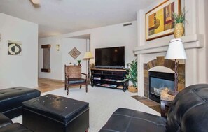 TV, fireplace, offices - Las Palmas Resort #1907 | All-Inclusive Amenities (Saint George)