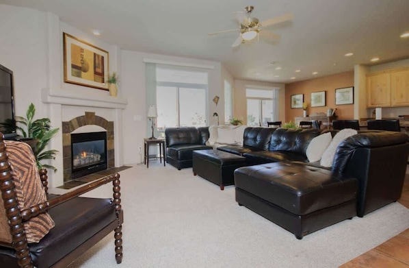 TV, fireplace, books - Las Palmas Resort #1907 | All-Inclusive Amenities (Saint George)