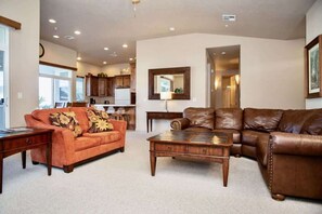 TV, offices - Las Palmas Resort #1910 | All-Inclusive Amenities (Saint George)