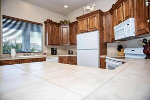 Coffee/tea maker, fridge, microwave, oven - Las Palmas Resort #1910 | All-Inclusive Amenities (Saint George)