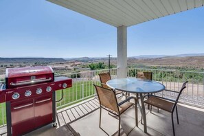 Outdoor dining - Las Palmas Resort #2107 | All-Inclusive Amenities (Saint George)