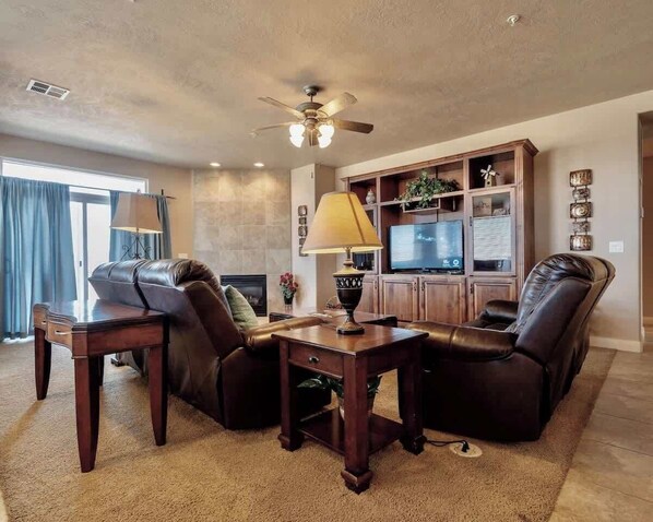 TV, fireplace - Las Palmas Resort #2107 | All-Inclusive Amenities (Saint George)