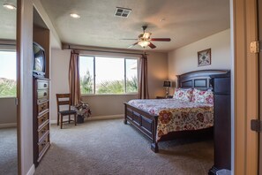 3 bedrooms, free WiFi, bed sheets - Newer | Bottom Level with Views | King Beds + Bunks | All Inclusive Amenities | #2107 (Saint George)