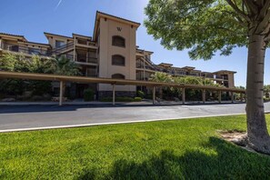Exterior - Estancia Pool Resort #W105 | Poolside View (Saint George)