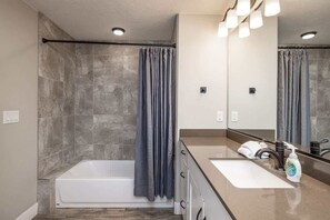 Combined shower/bathtub, hair dryer, towels - Estancia Pool Resort #W105 | Poolside View (Saint George)