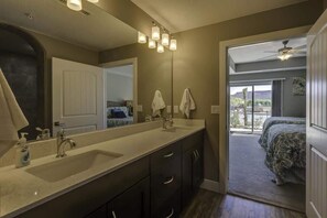 4 bedrooms, iron/ironing board, WiFi (free), bed sheets - Estancia Pool Resort #W104 | Poolside View (Saint George)