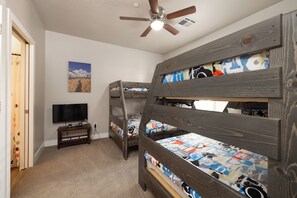 3 Schlafzimmer, Reisekinderbett, kostenloses WLAN, Bettwäsche