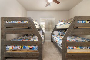 3 Schlafzimmer, Reisekinderbett, kostenloses WLAN, Bettwäsche