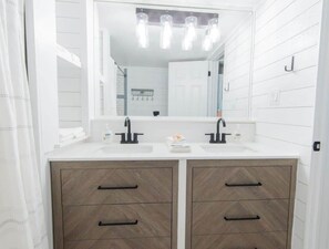 Shower, hair dryer, towels - Sports Village Resort #G3 | All Amenities Included (Saint George)