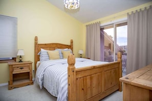 2 bedrooms, WiFi (free), bed sheets