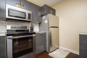 茶具/咖啡用具、冰箱、微波炉、烤箱
