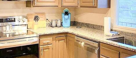 Coffee/tea maker, fridge, microwave, oven