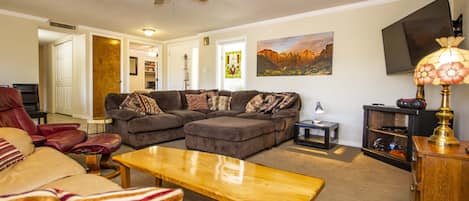 TV, fireplace
